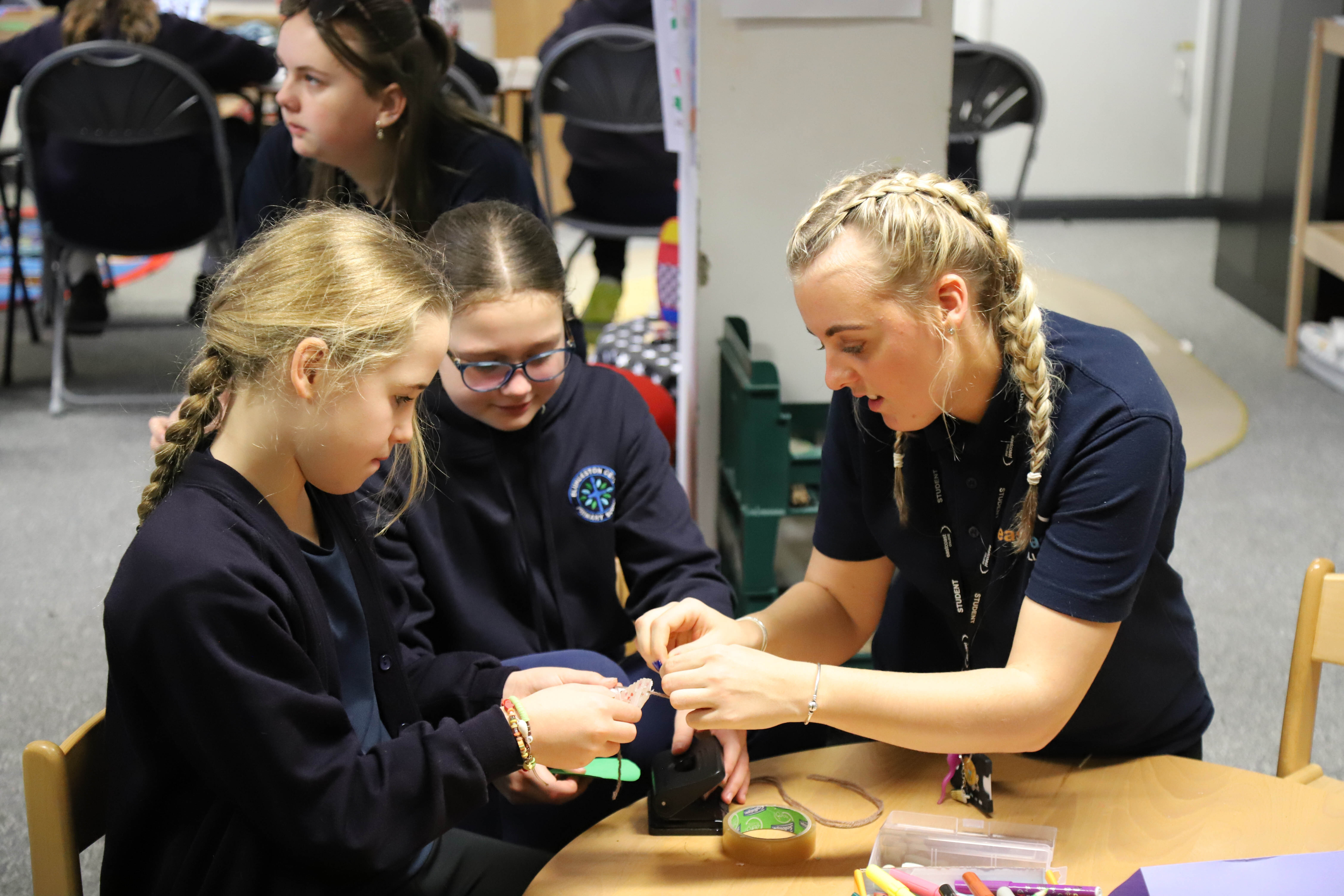 Visit from Blunderston Primary to learn about WW2